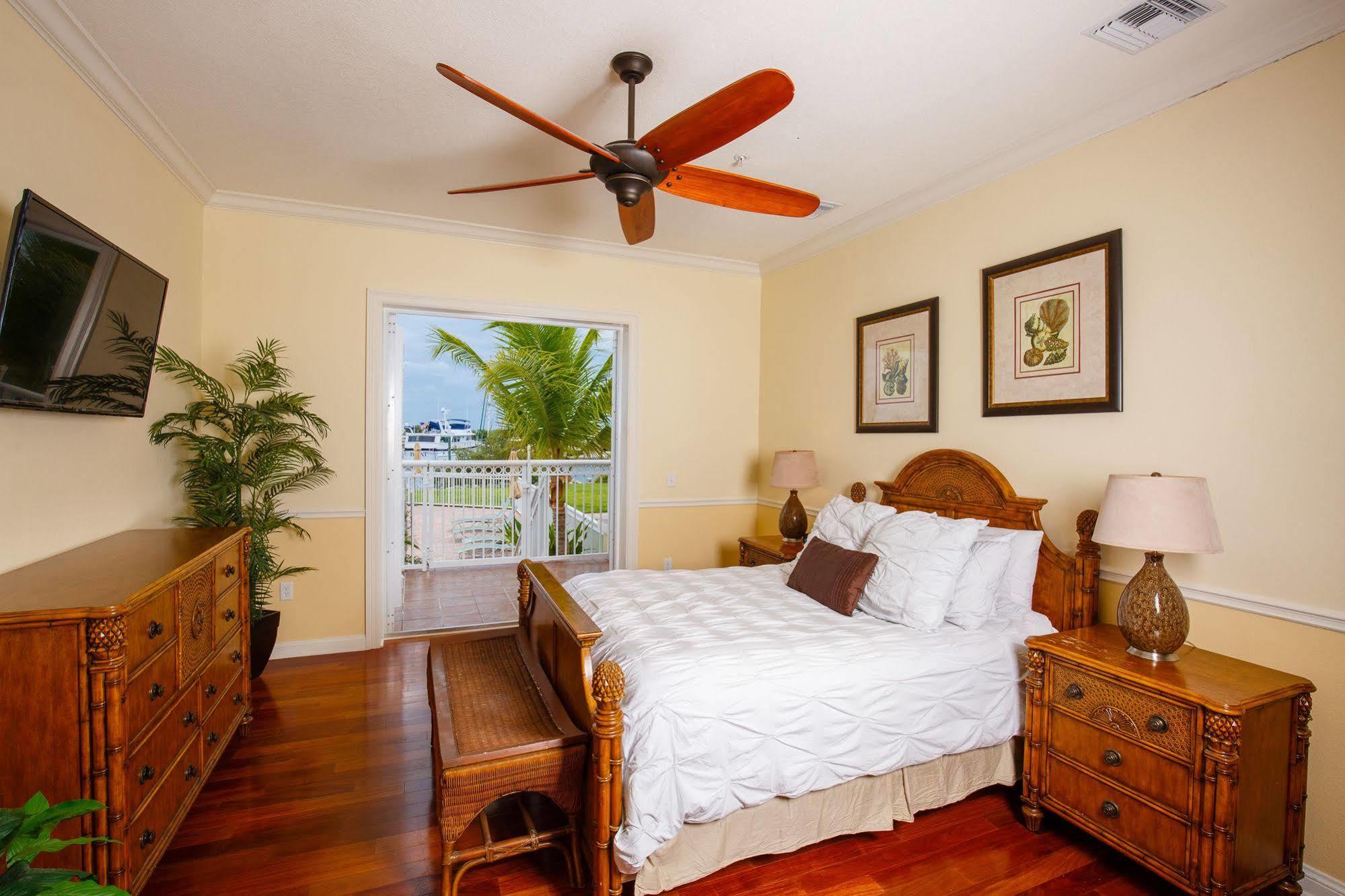 Key West Harbour Oceanfront Suites Ngoại thất bức ảnh