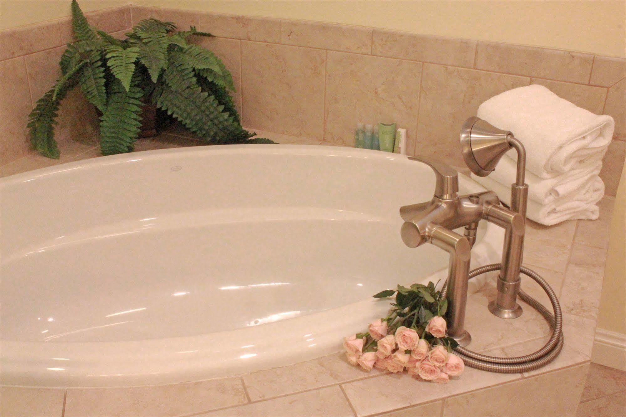 Key West Harbour Oceanfront Suites Ngoại thất bức ảnh