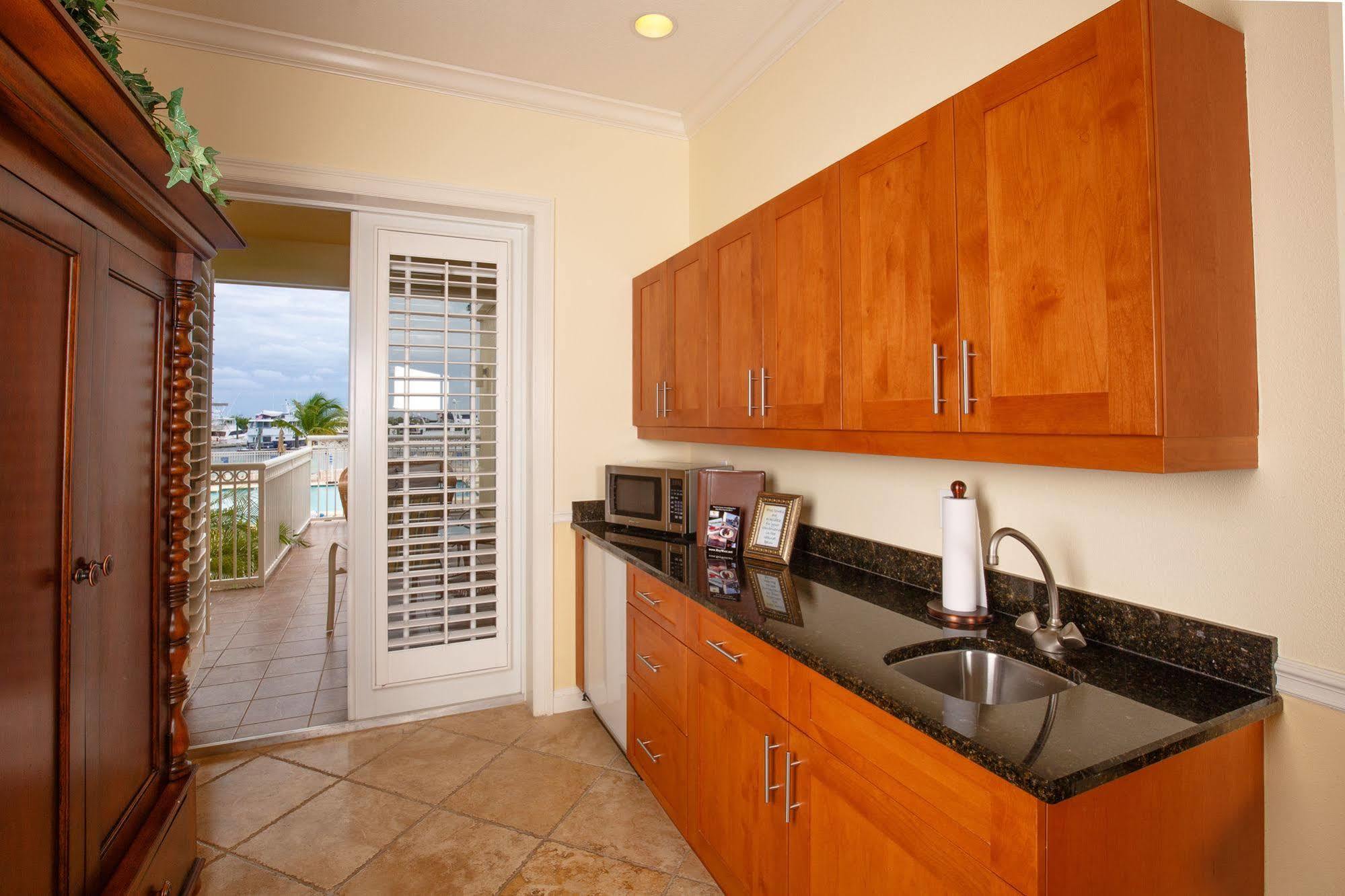 Key West Harbour Oceanfront Suites Ngoại thất bức ảnh